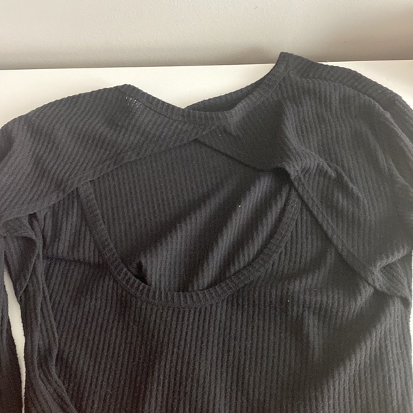 black sweater with open back - Picture 2 of 2